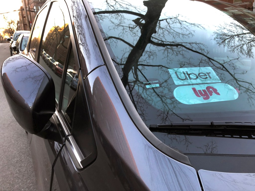 纽森签署法案赋予加州优步和Lyft司机组工会的权利